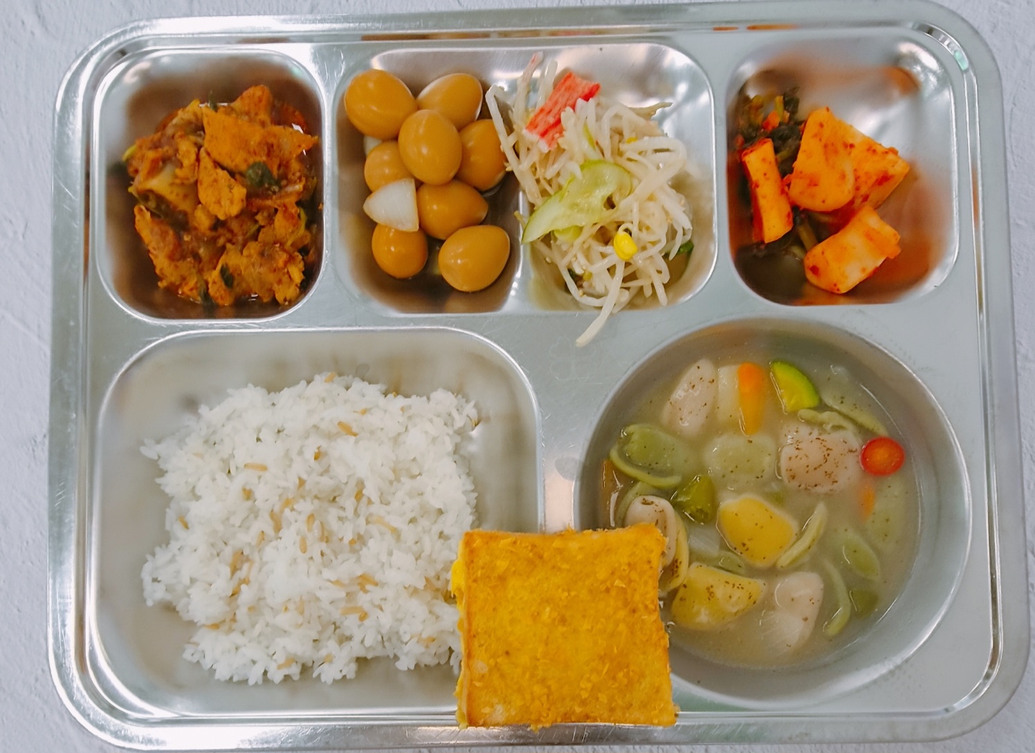 ㆍ귀리밥
ㆍ들깨수제비국(5.6.18)
ㆍ메추리알조림(1.5.6.13)
ㆍ돈육묵은지찜u(5.6.9.10.13)
ㆍ콩나물맛살겨자채u(5.6.8)
ㆍ프렌치토스트(1.2.5.6)
ㆍ총각김치(9)_이미지